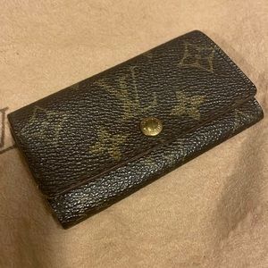 LV MONO KEY POUCH